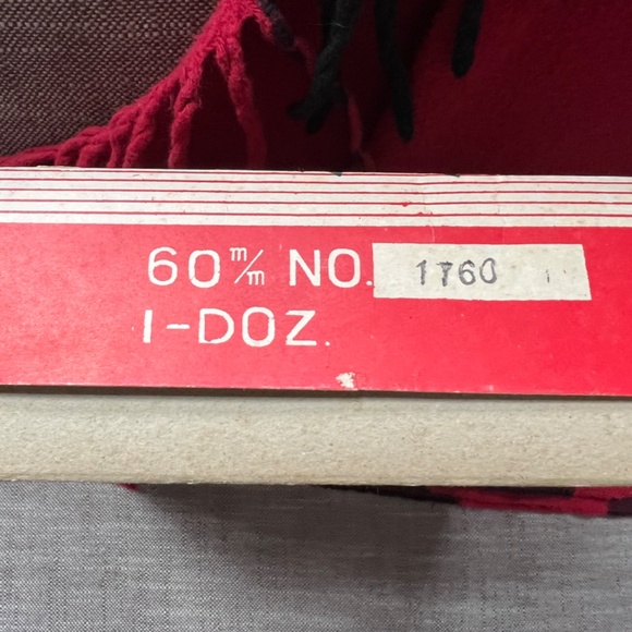 12 Vintage Ornaments in Original Box - Picture 10 of 11